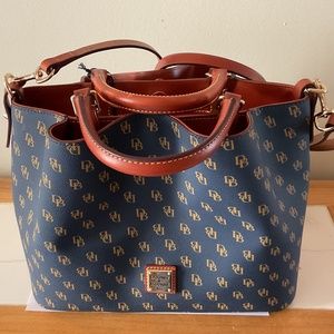 Dooney& Bourke Brenna signature NWT.